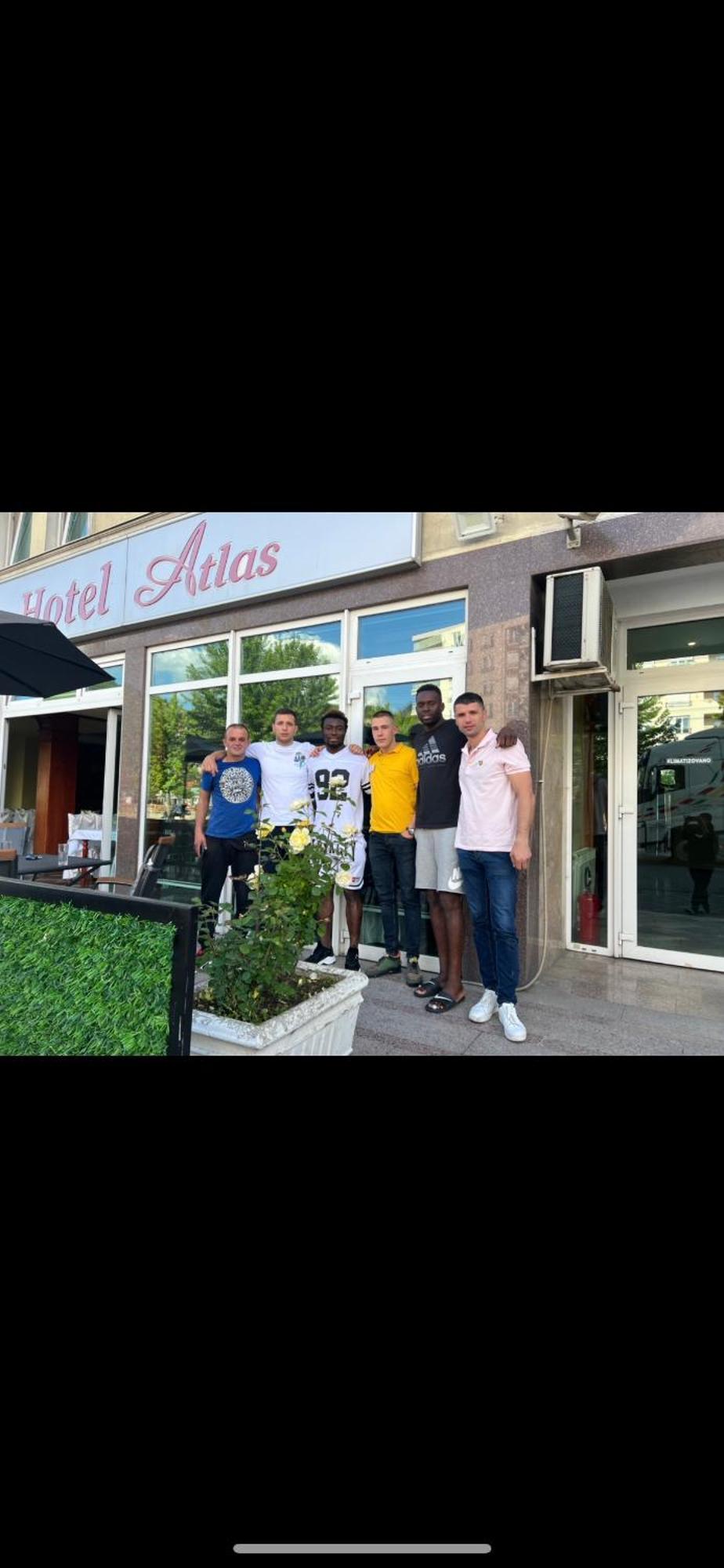נובי פאזאר Hotel Atlas מראה חיצוני תמונה