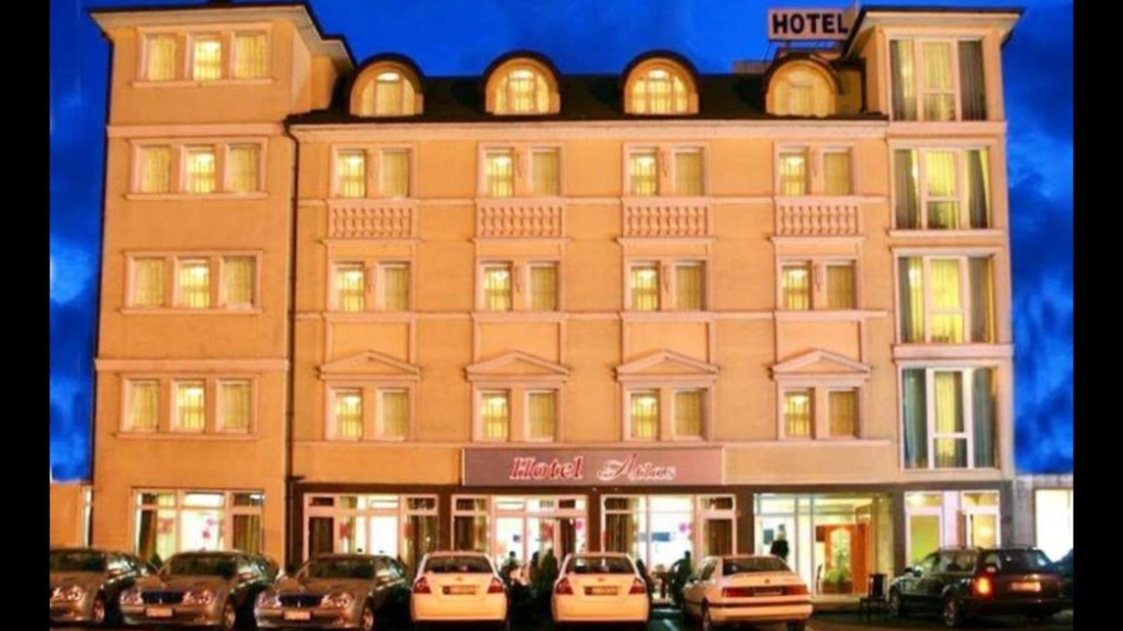 נובי פאזאר Hotel Atlas מראה חיצוני תמונה