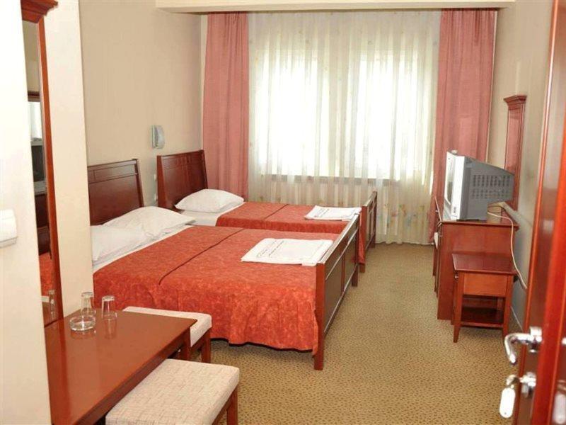 נובי פאזאר Hotel Atlas מראה חיצוני תמונה