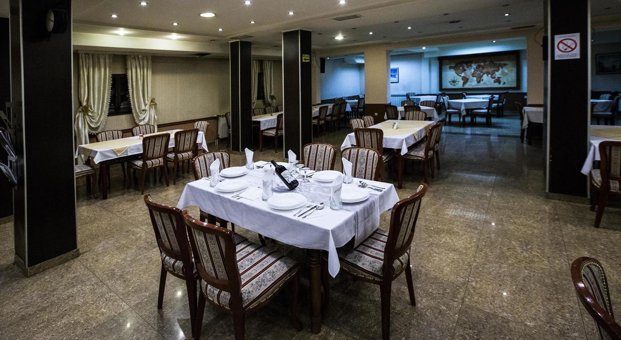 נובי פאזאר Hotel Atlas מראה חיצוני תמונה