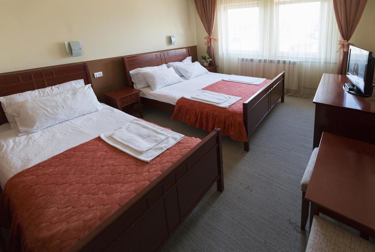 נובי פאזאר Hotel Atlas מראה חיצוני תמונה
