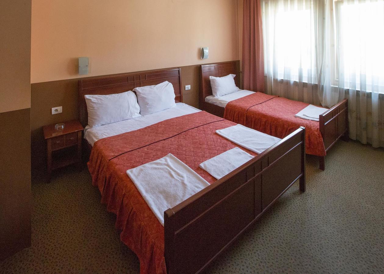 נובי פאזאר Hotel Atlas מראה חיצוני תמונה