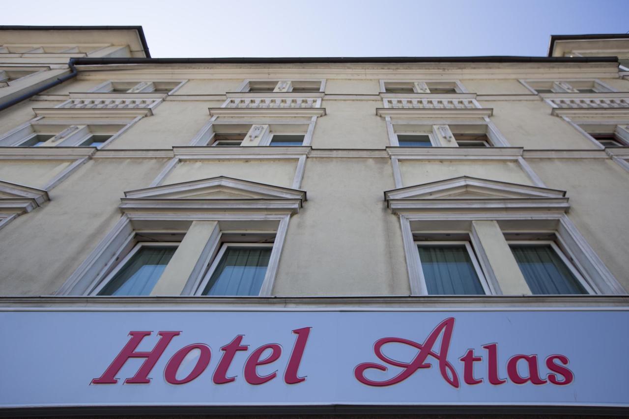 נובי פאזאר Hotel Atlas מראה חיצוני תמונה