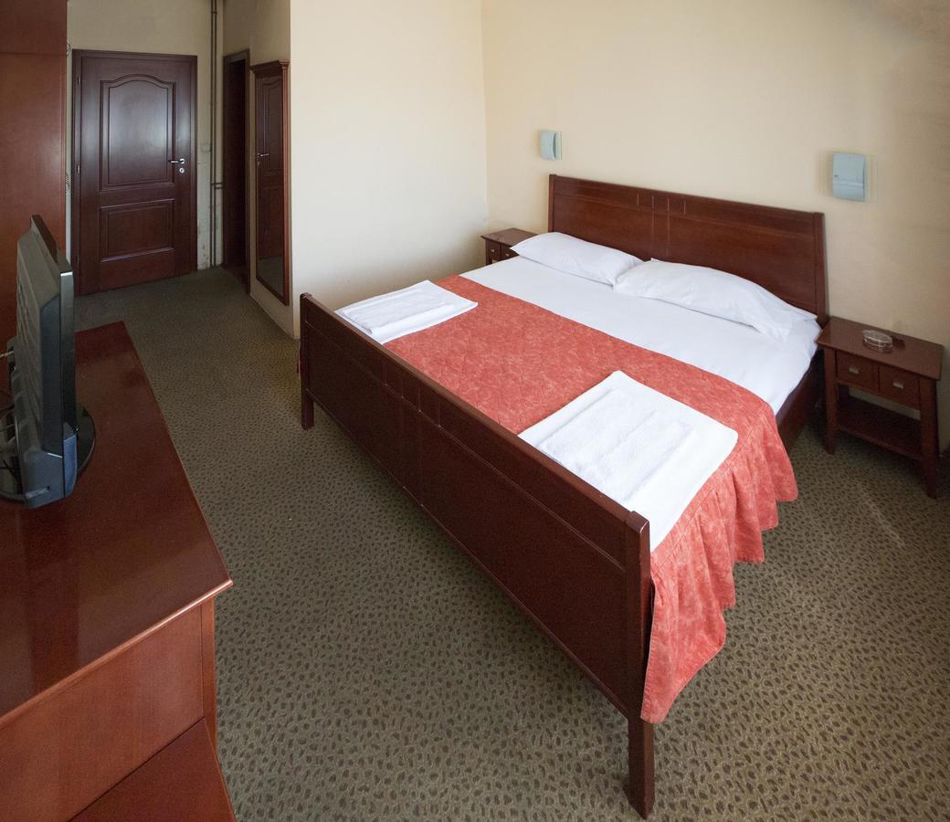 נובי פאזאר Hotel Atlas מראה חיצוני תמונה