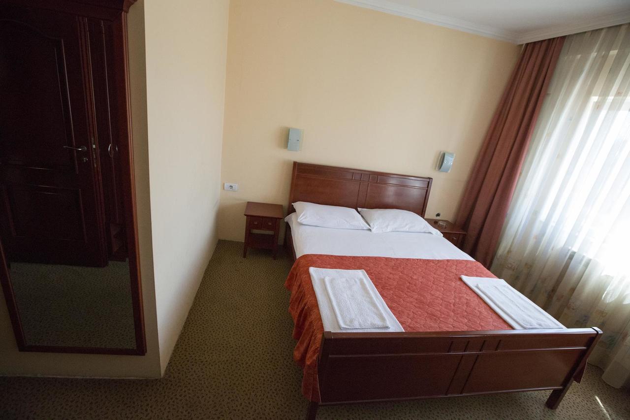 נובי פאזאר Hotel Atlas מראה חיצוני תמונה